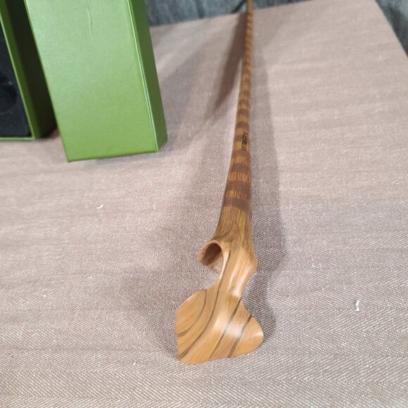 HARRY POTTER NOBLE COLLECTIONS- Nymphadora Tonks Wand - Picture 6 of 9